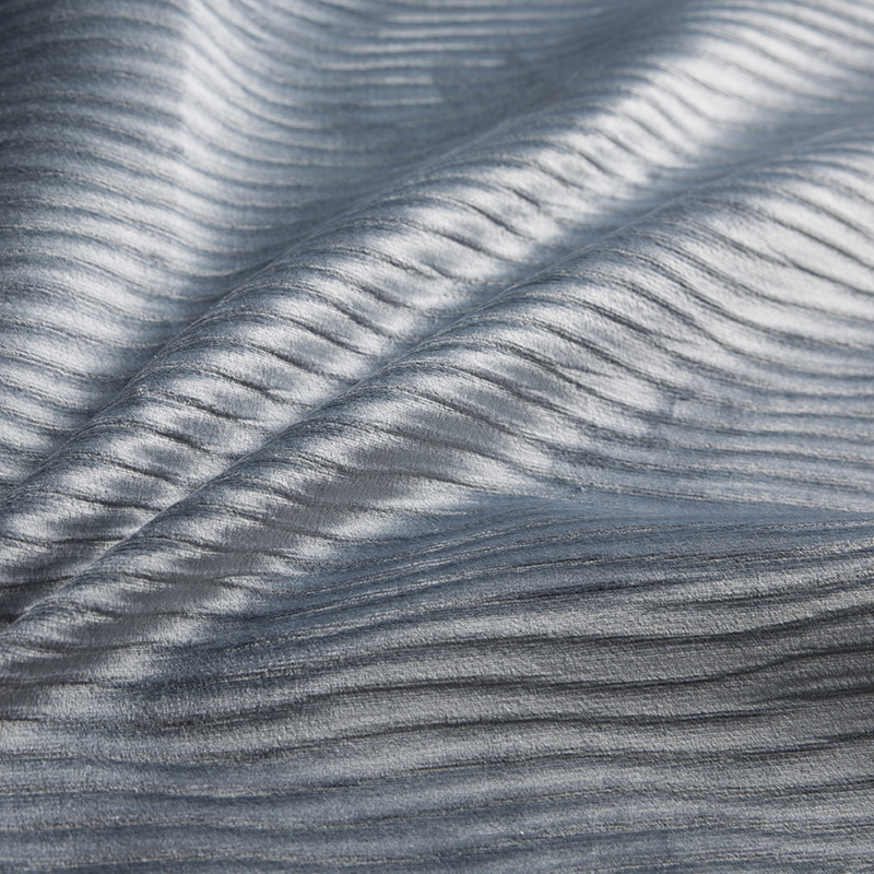 En Wrap Knitting Fabric är en textilstruktur som består av öglor gjorda av flera garn